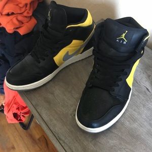 Air Jordan AJ mid 1